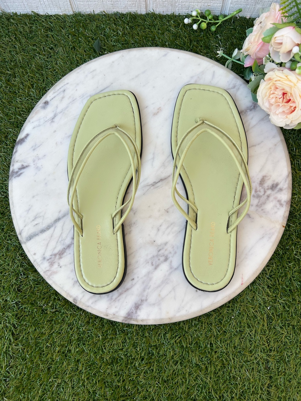 VERONICA BEARD 
Clea Jelly Flip-Flop Sandal
Jelly: Clear/Light Pistachio
Sz 7 - Picture 8 of 15